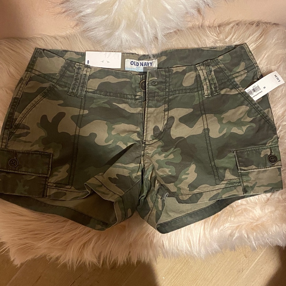 Old Navy Women's Green Camouflage Cargo Shorts